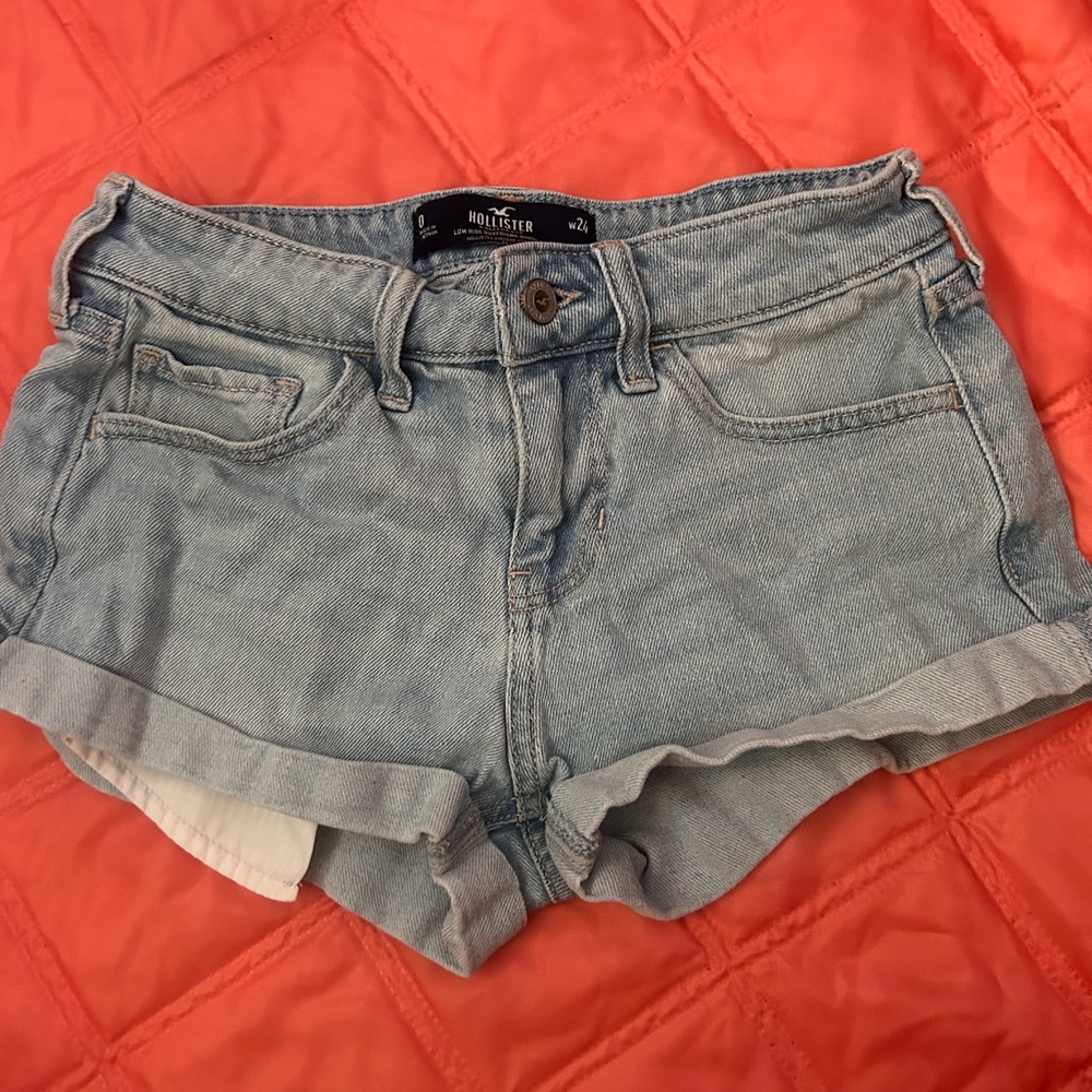 Hollister woman’s jean shorts/SIZE:W24